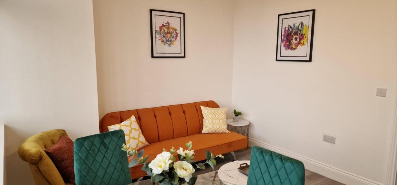 1 Bedroom - Flitwick - Contractor Friendly - Tourist Ready - Full Kitchen - Wifi - Smart Tv - Sofa Bed - Free Parking - Ideal For Short Or Long Apartment *